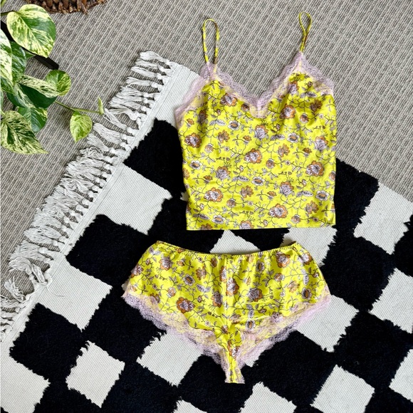 Victorias Secret Two Piece Satin Pajama Cami Tank / Shorts Set - Picture 3 of 7